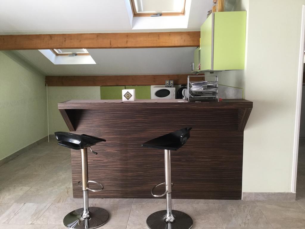 Appartement Les Ecureuils La Roque-d'Antheron Εξωτερικό φωτογραφία