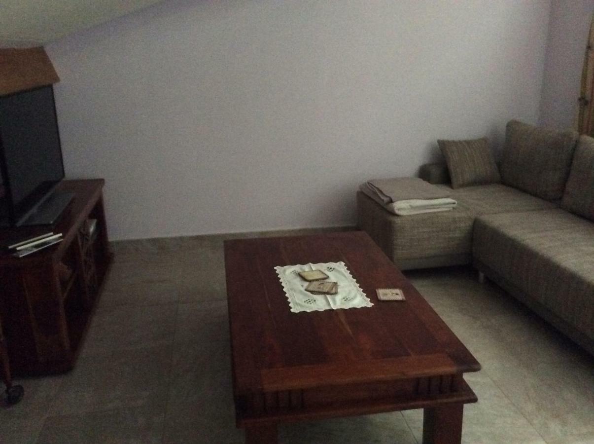 Appartement Les Ecureuils La Roque-d'Antheron Εξωτερικό φωτογραφία